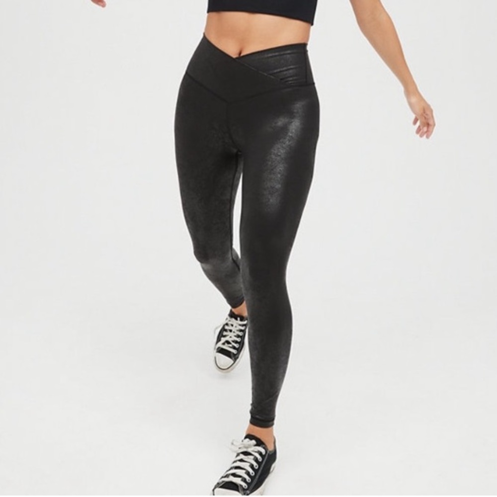 Offline by aerie metallic cross over leggings size small